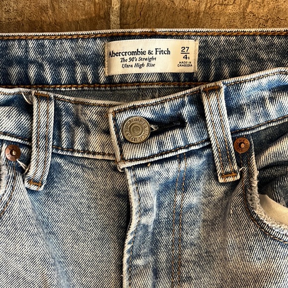 Abercrombie & Fitch Distressed 90’s Straight  Jeans. Size 27 or Size 4 - Picture 2 of 3